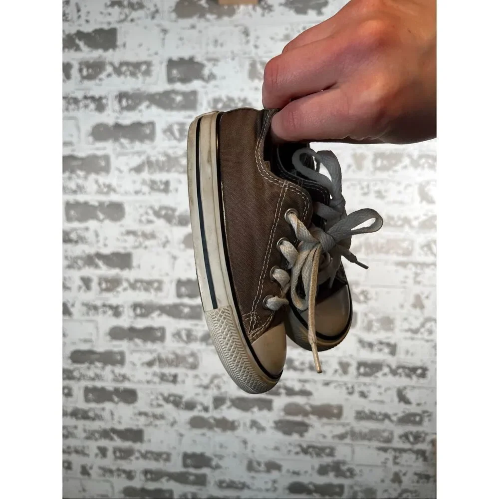 Converse | infant size 8 gray lace up sneakers